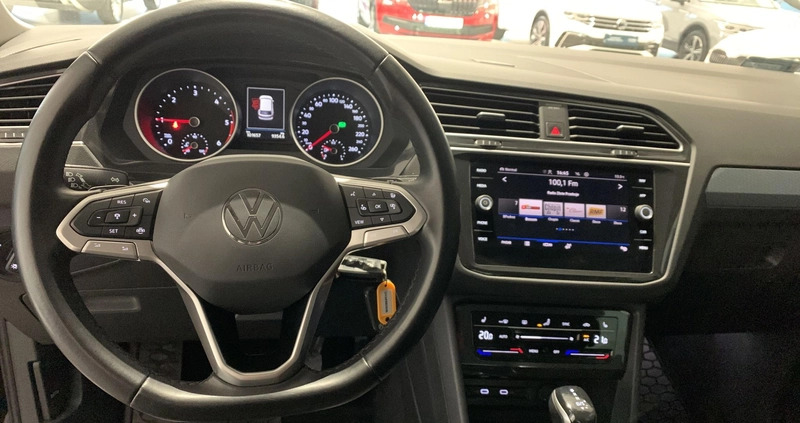 Volkswagen Tiguan cena 121900 przebieg: 101668, rok produkcji 2020 z Warszawa małe 379